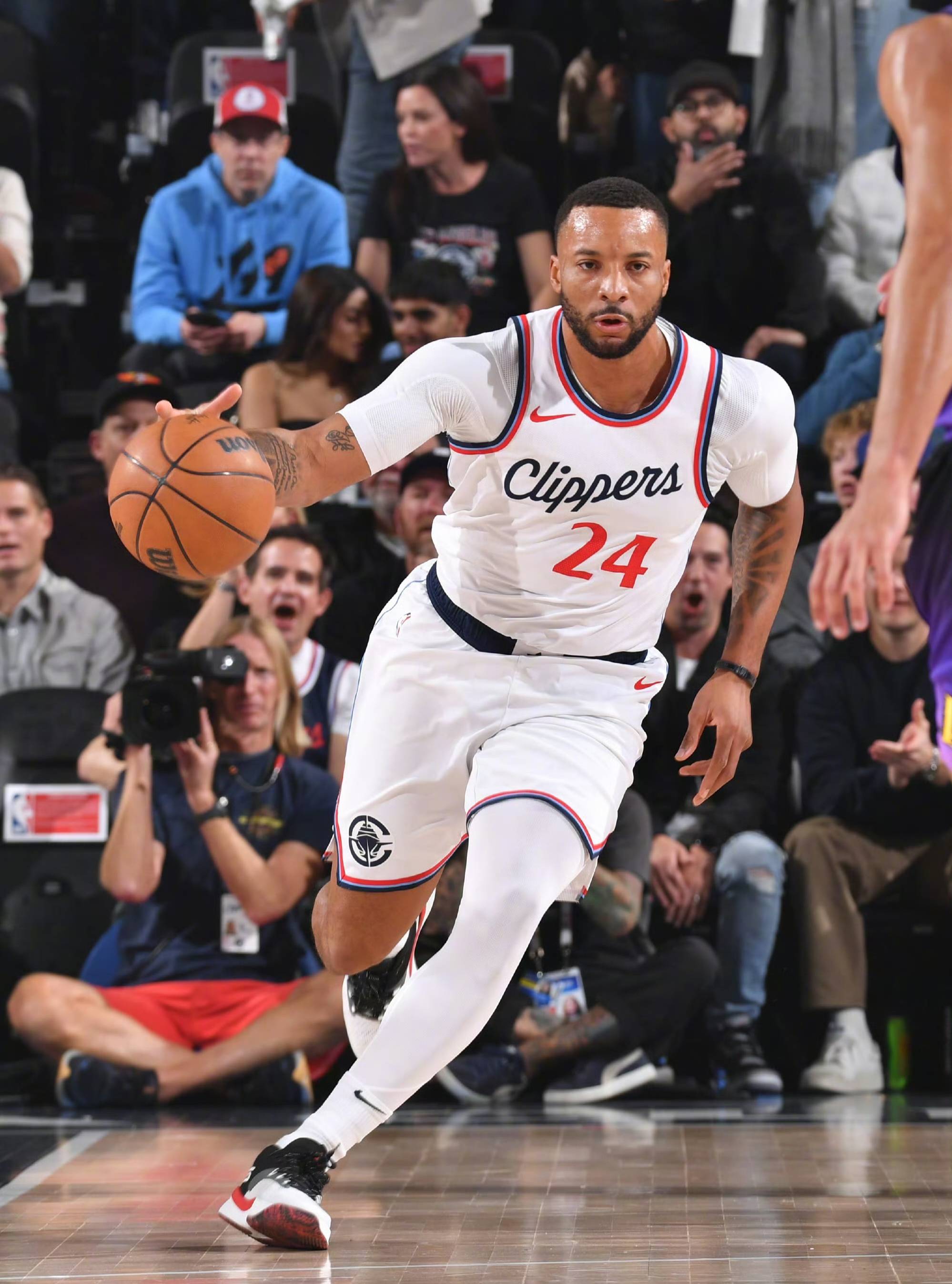 快船惨败湖人,连续两战失利 快船惨败湖人,连续两战失利