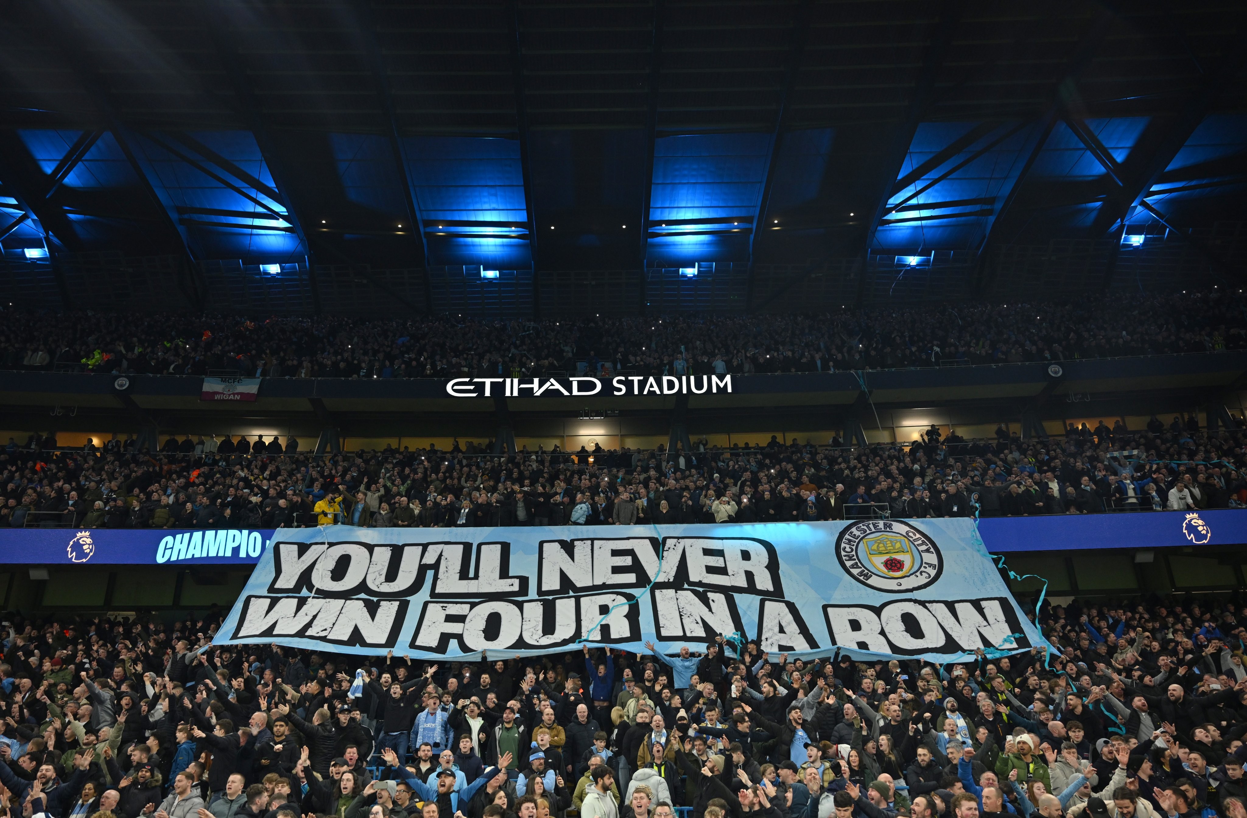 包含球迷狂欢,球场气氛火爆燃!的词条 包含球迷狂欢,球场气氛火爆燃!的词条