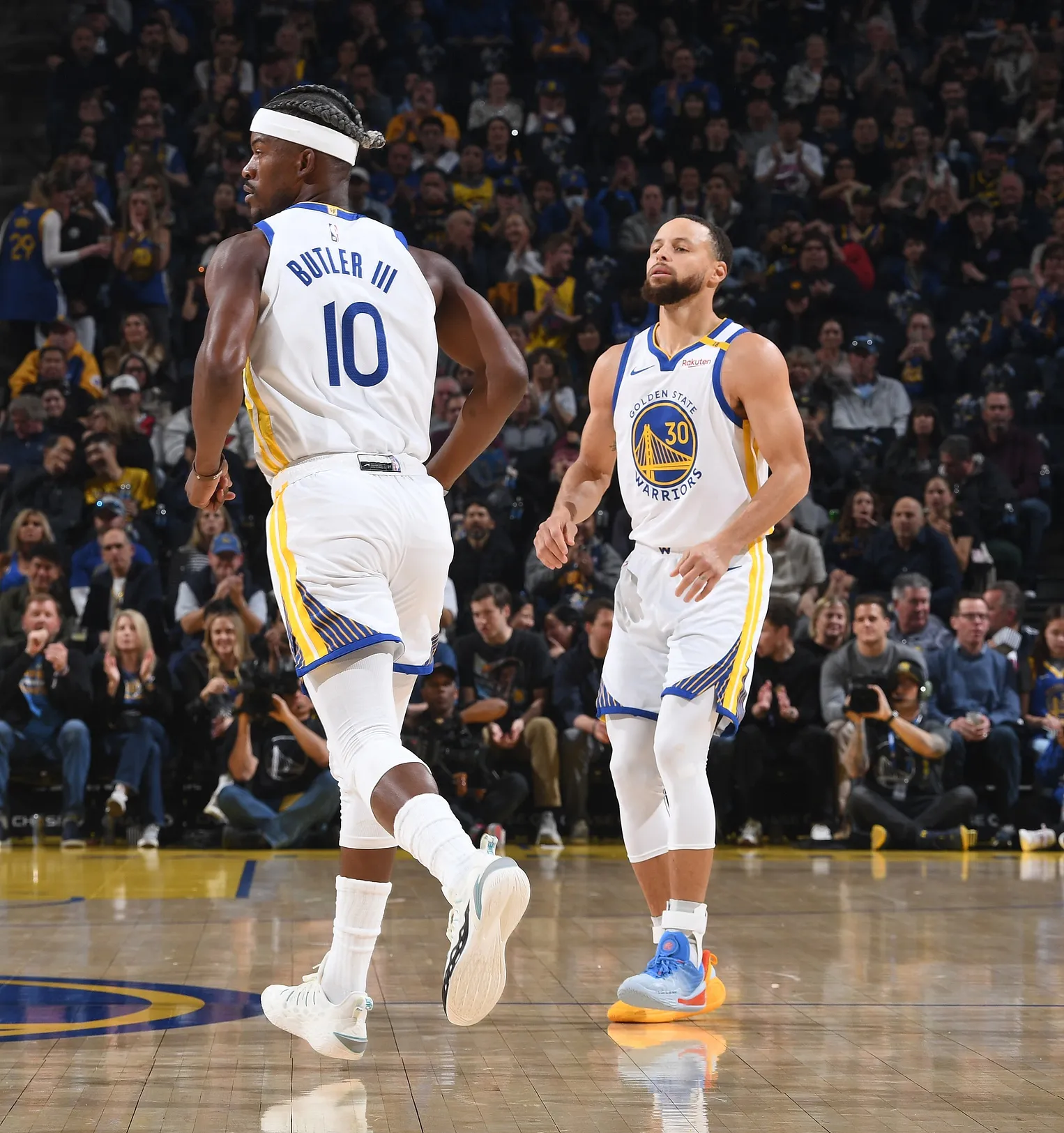 勇士告捷马刺，终结连败