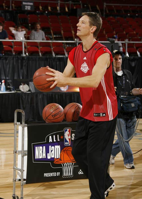 奥地利队鏖战德国队，马龙统治全场