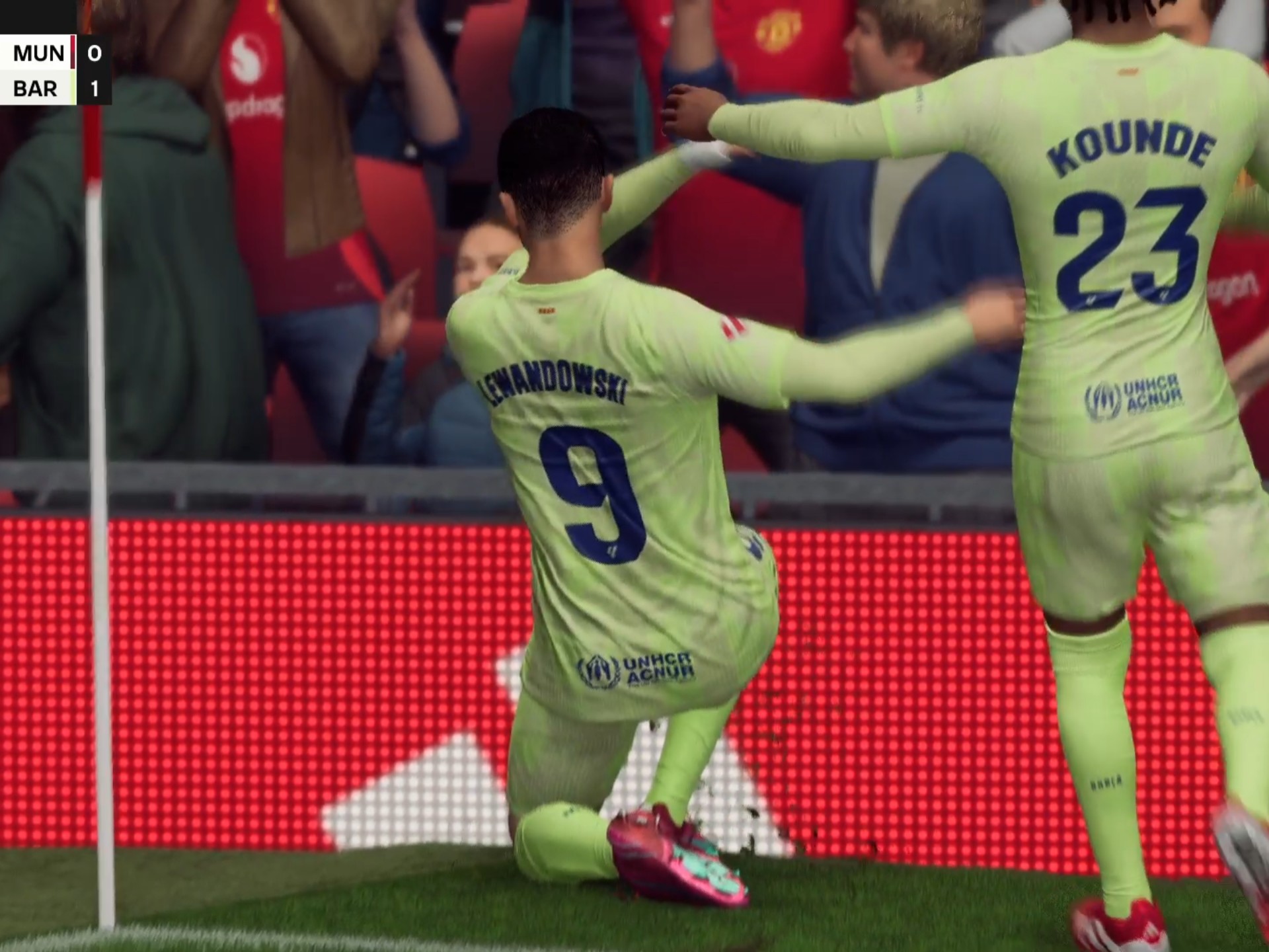 里昂横扫曼联，莱万扛起全队