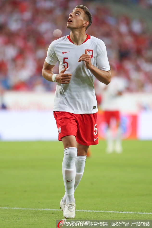 波兰横扫智利,奥亚尔萨瓦尔点燃赛场 波兰横扫智利,奥亚尔萨瓦尔点燃赛场