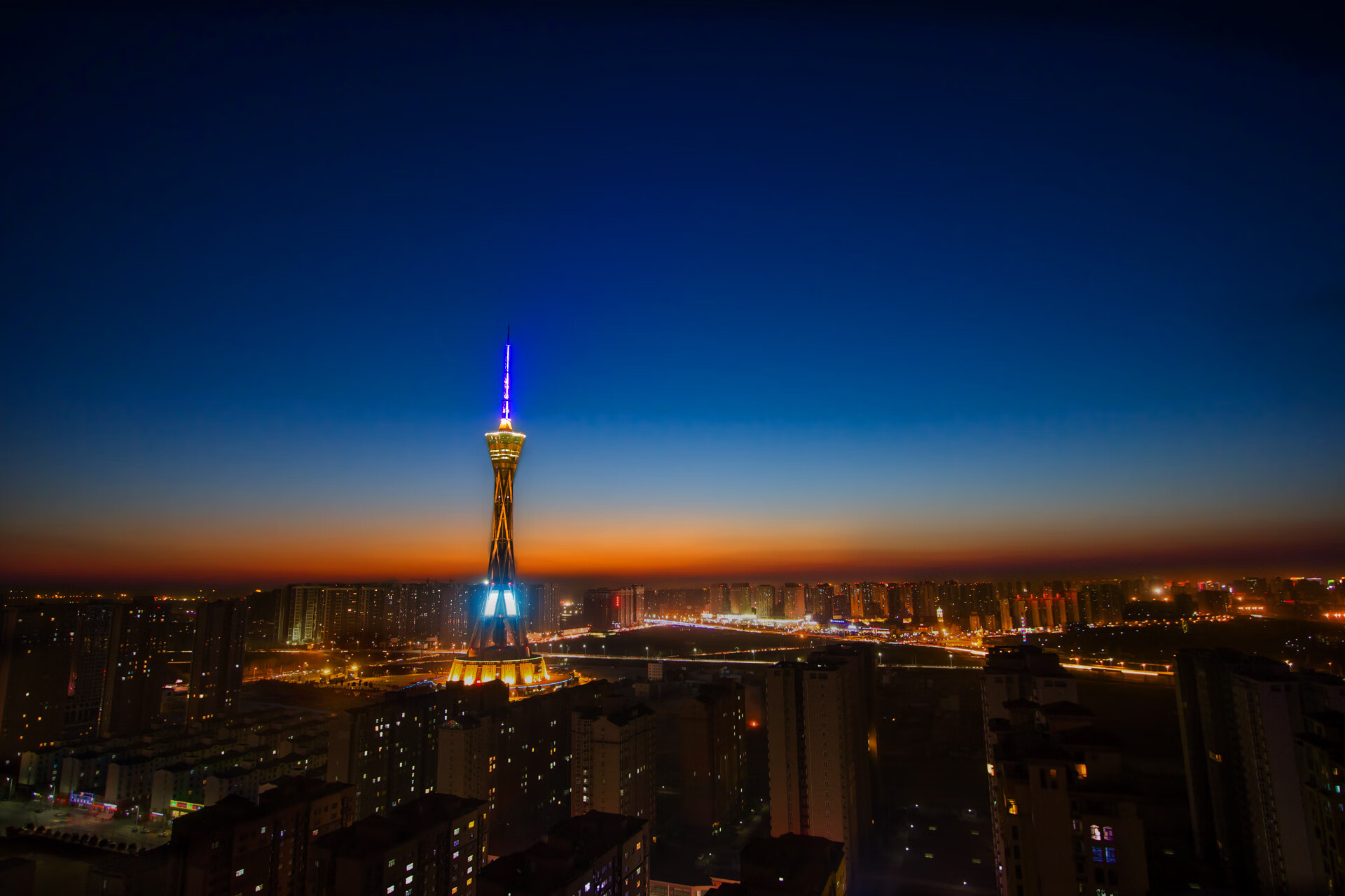 东方西方同闪耀,当哈利伯顿与上海队共证篮球永恒魅力